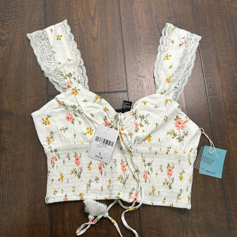 ❤️ Floral Lace-Trim White Crop Top with Smocked Waist